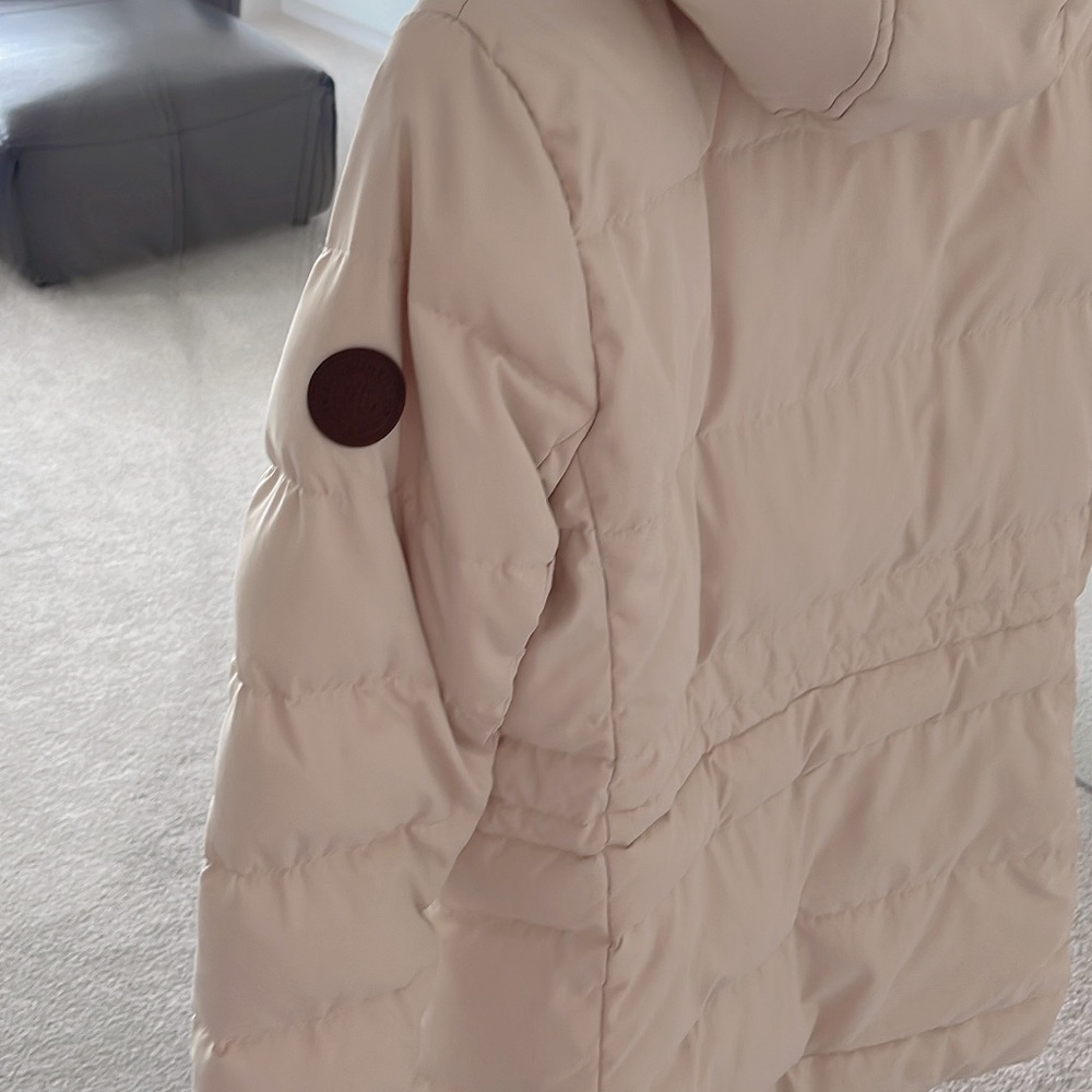 Beautiful coat - Picture 3 of 5